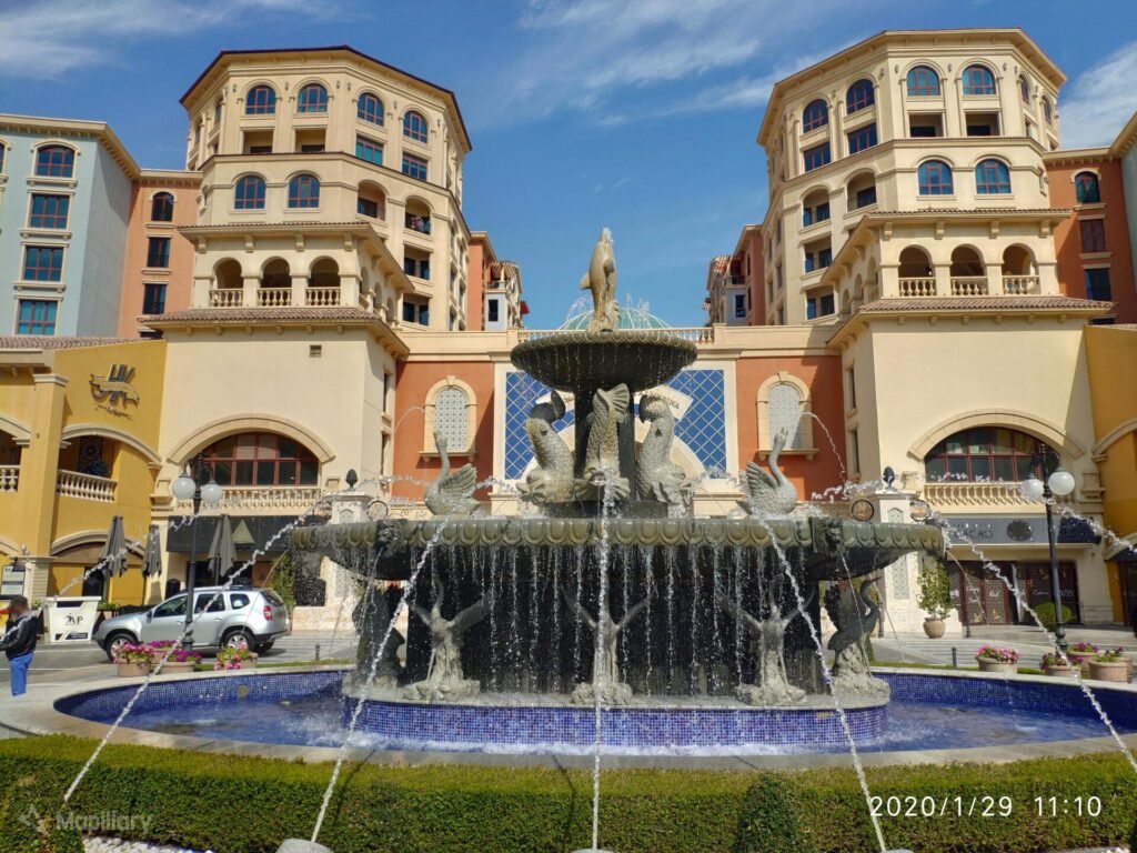 The fountain at Alhambra Plaza in Medina Centrale